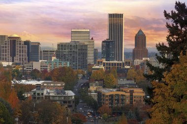 Portland veya Downtown Cityscape sırasında gündoğumu Sonbahar sezonu