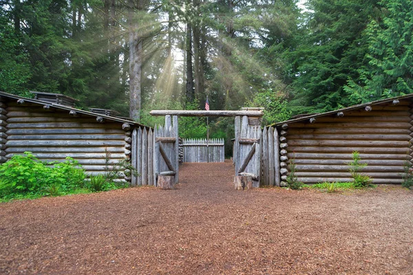 Sun Rays Oltre Fort Clatsop Nel Lewis Clark National Historical — Foto Stock