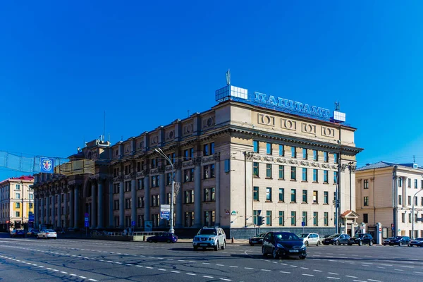 城里的老房子白俄罗斯的主要邮政局 — 图库照片