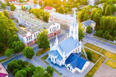 Grodno, Belarus - 12 Haziran 2019 Grodno 'nun merkezindeki Güzel Lüteryen Kilisesi