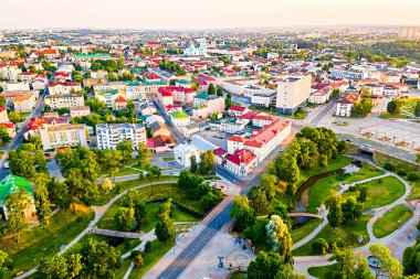 Grodno, Belarus - 12 Haziran 2019 - Grodno şehrinin orta antik bölgesinin görüntüsü