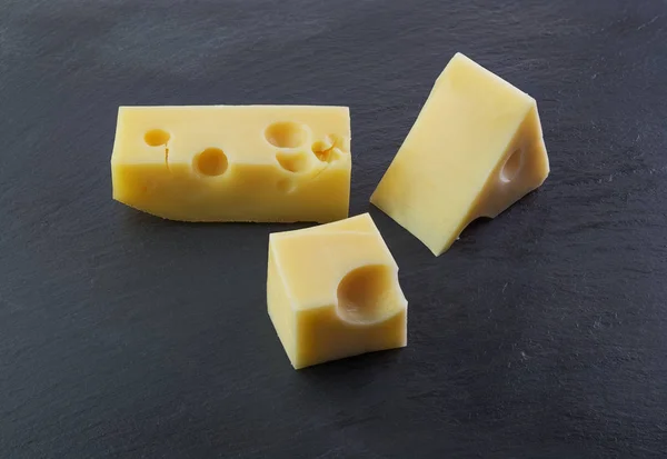 Tre pezzi di formaggio — Foto Stock