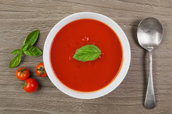 Fresh tomato soup — Stock Photo, Image