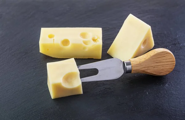Drie stukken van kaas — Stockfoto