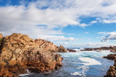 Busselton kıyılarının canal ünlü kayalarda