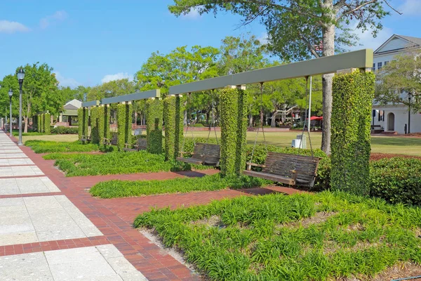 Swings on the promenade at the waterfront of Beaufort, South Car — Stock fotografie