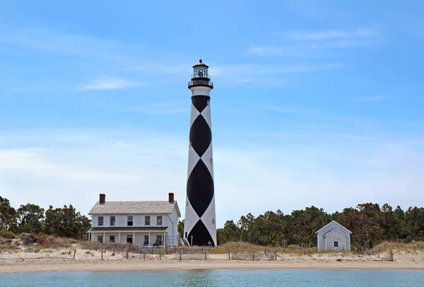 Маяк Cape Lookout на южных внешних берегах Северного вагона — стоковое фото