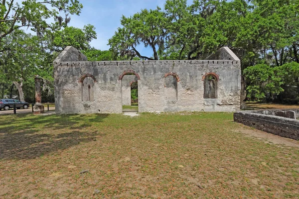 Ruinen der Kapelle der Leichtigkeit und des Friedhofs in der Nähe von beaufort, südlich von — Stockfoto