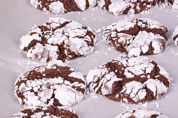 Zelfgemaakte Chocolade Crinkle Koekjes Vers Uit Oven Het Bakken Perkament — Stockfoto