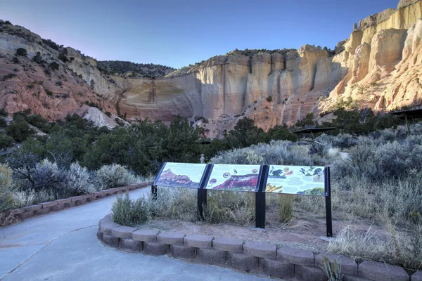 Abiquiu New Mexico Жовтня 2019 Trails Visitors Information Перед Еродованими — стокове фото