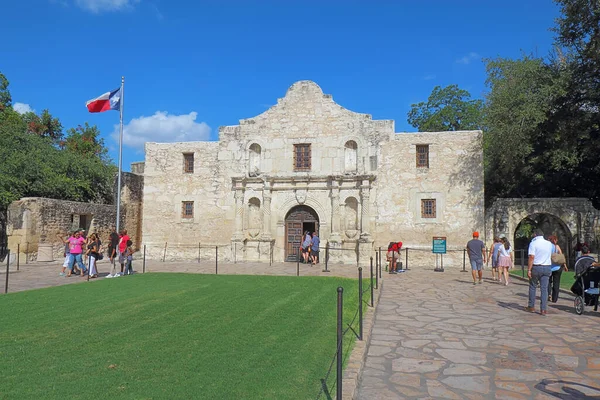 San Antonio Texas August 2017 Touristen Besuchen Die Kapelle Der — Stockfoto