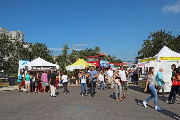 Sarasota Florida 2016 Prodejci Nakupující Trhu Sarasota Farmers Podzim Tato — Stock fotografie