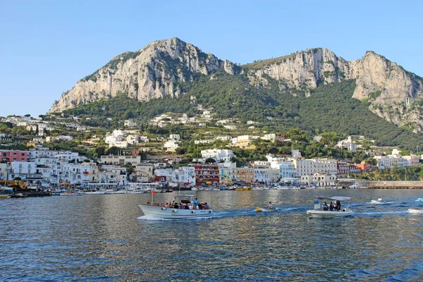 Capri Italië Oktober 2014 Tour Boten Verlaten Marina Grande Het — Stockfoto