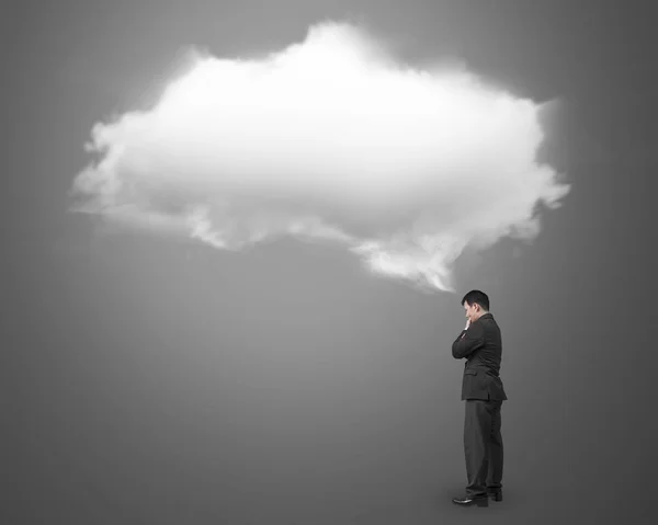 Uomo d'affari pensando a nube bianca bolla pensiero — Foto Stock