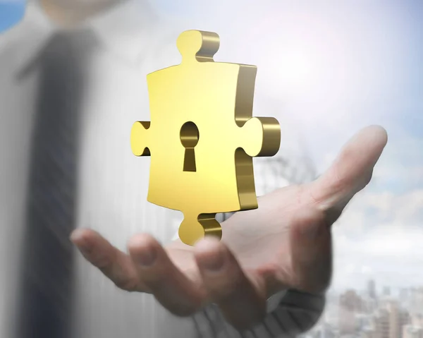 Uomo mano mostrando pezzo di puzzle dorato con buco della serratura — Foto Stock