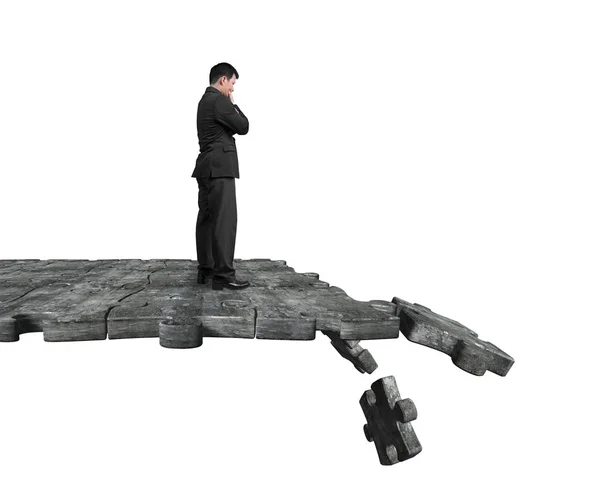 Myślenie człowieka stojącego na łamanie puzzle ziemi — Zdjęcie stockowe