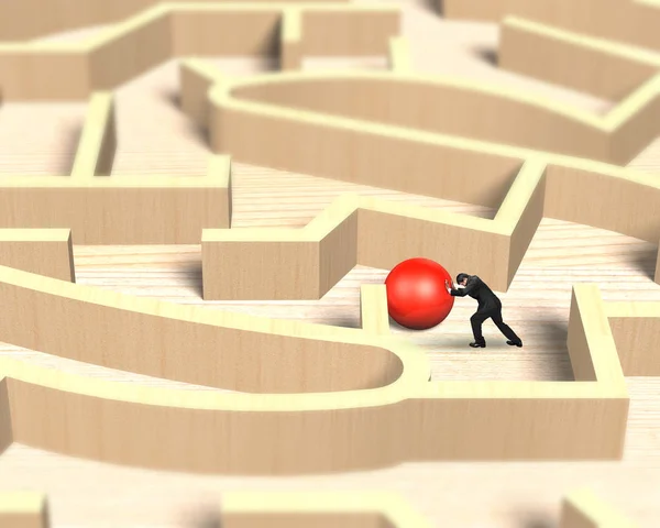 Mężczyzna popychając czerwoną piłkę w drewniany labirynt gra — Zdjęcie stockowe