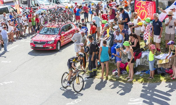 O ciclista Reinardt Janse van Rensburg na Col du Glandon - Tour — Fotografia de Stock