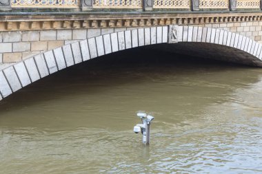 Paris'te sel Seine Nehri