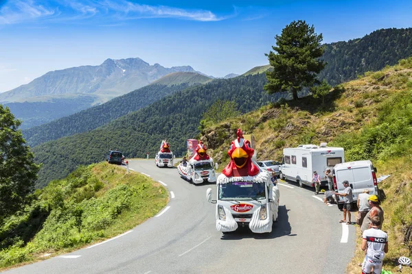 Le Gaulois Caravan in Pyrenees Mountains - Tour de France 2015 — 스톡 사진