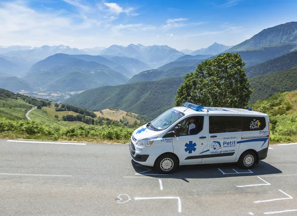 Oficjalna pogotowia na Col d'Aspin - Tour de France 2015 — Zdjęcie stockowe