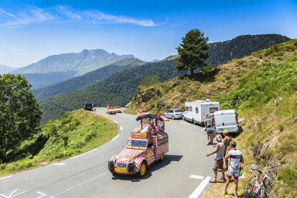 Pyrenees Mountains 의 Cochonou Caravan - Tour de France 2015 — 스톡 사진
