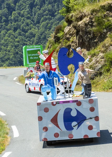 Carrefour Caravan nas montanhas dos Pirenéus - Tour de France 2015 — Fotografia de Stock