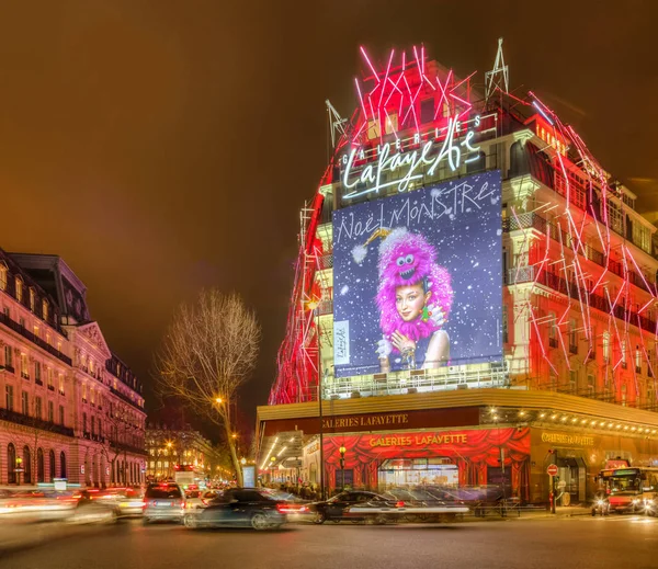 Galerie Lafayette w zimową noc w Paryżu — Zdjęcie stockowe