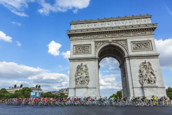 Пелотон в Париже - Тур де Франс 2016 — стоковое фото