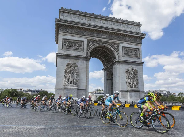 Żeński peleton w Paris - La kurs przez Le Tour de France 2 — Zdjęcie stockowe