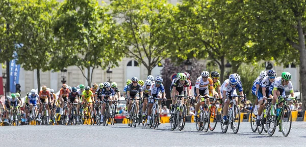 Жіночні нація в Парижі - ла курс по Le Тур де Франс 2 — стокове фото