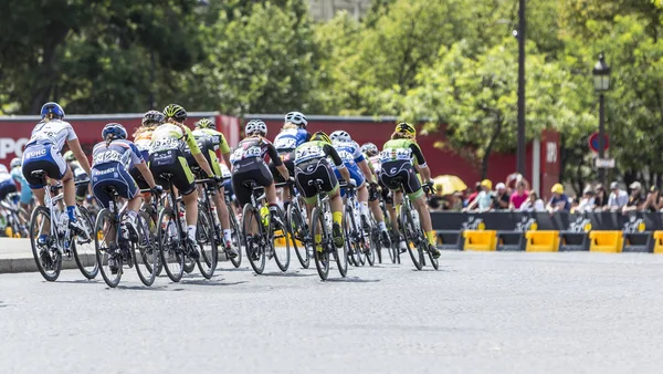 Η θηλυκή Peloton στο Παρίσι - La φυσικά από το Le Tour de France 2 — Φωτογραφία Αρχείου