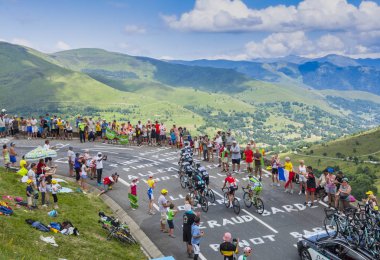 Grup bisikletçiler Col de Peyresourde - Fransa Bisiklet Turu 2014 tarihinde