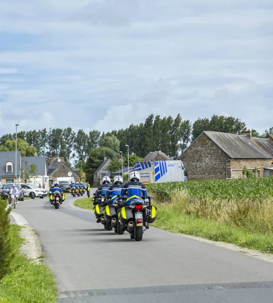 Рядок Французька міліціонерів на велосипедах - Тур де Франс 2016 — стокове фото