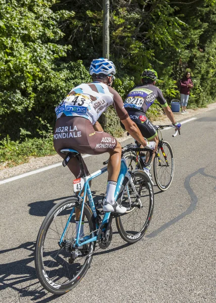 Dos ciclistas en Mont Ventoux - Tour de Francia 2016 — Foto de Stock