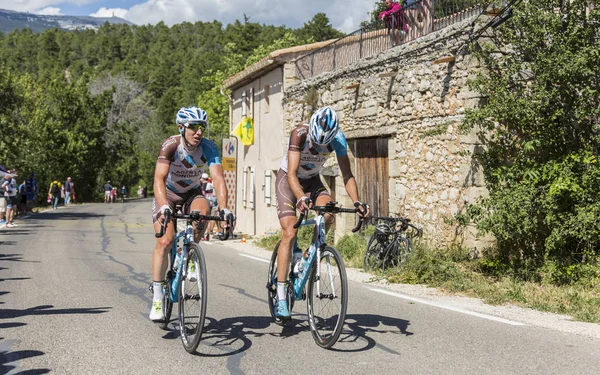 Mont Ventoux-투르 드 프랑스 2016에 두 사이클 — 스톡 사진