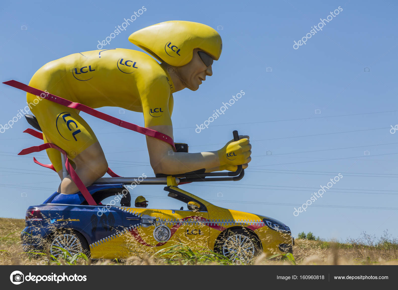 LCL Cyclist Mascot at Tour de France — Stock Editorial Photo