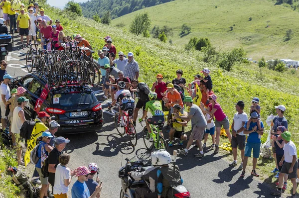 Cyklisté v pohoří Jura — Stock fotografie