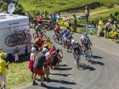 Grup Col du Grand Colombier - Tour de France 201 üzerinde bisiklet