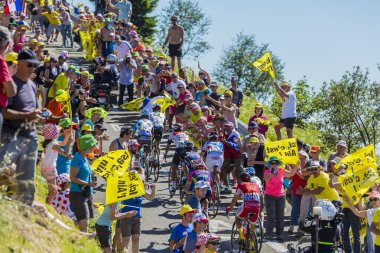 Grup Col du Grand Colombier - Tour de France 201 üzerinde bisiklet