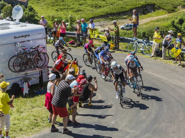 Skupina cyklistů na Col du Grand Colombier - Tour de France 201 — Stock fotografie
