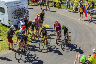Grup Col du Grand Colombier - Tour de France 201 üzerinde bisiklet