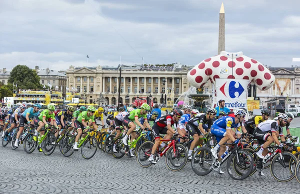 Пелотон в Париже - Тур де Франс 2017 — стоковое фото