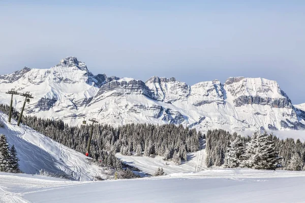 Krajobraz Alp z windą dla narciarzy — Zdjęcie stockowe