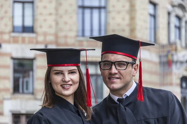 Portrait of a Couple in the Graduation Day — Stock Photo, Image