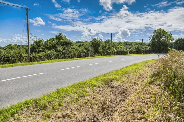 Landelijke geasfalteerd weg — Stockfoto