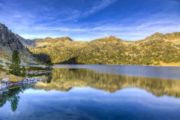 Lac d 'aubert im neouvielle-Massiv — Stockfoto