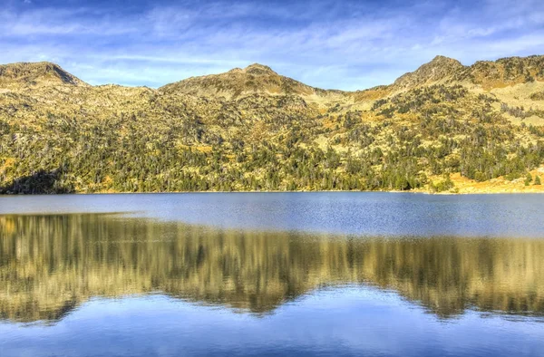 Lac d 'aubert im neouvielle-Massiv — Stockfoto