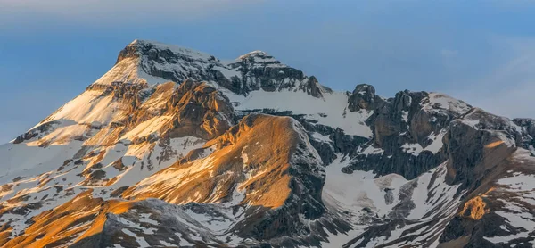 Pôr-do-sol de inverno nos picos — Fotografia de Stock