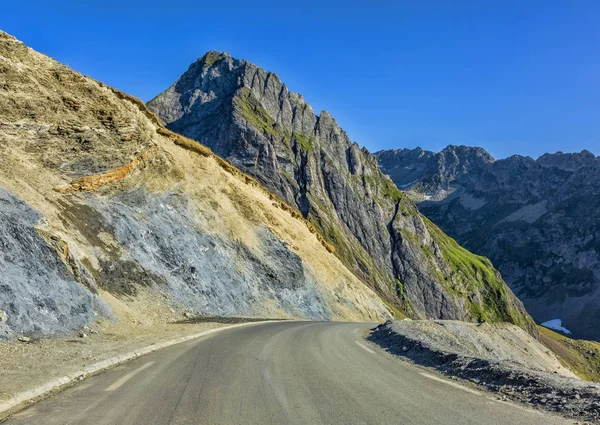 Дорога в Піренеїв гори — стокове фото